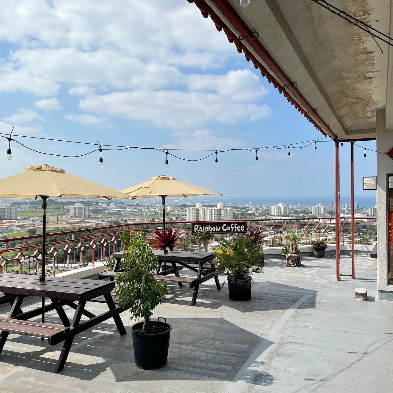 沖縄の移ろう景色を、テラス席で楽しみませんか？